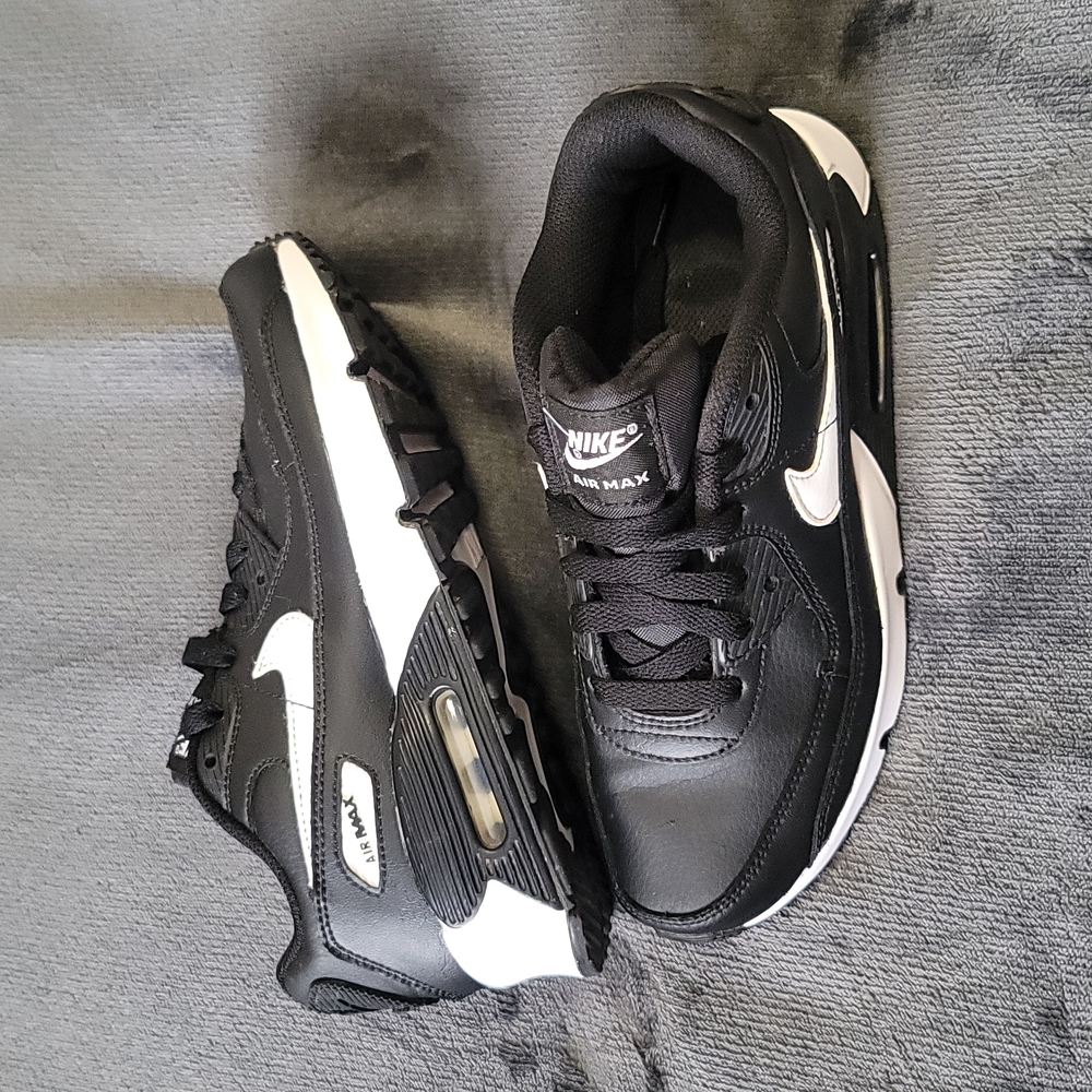 Nike Air max- like new!